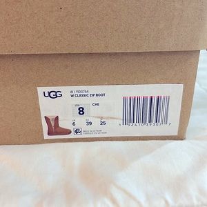 UGG w/ Classic Zip Boot Size 8
